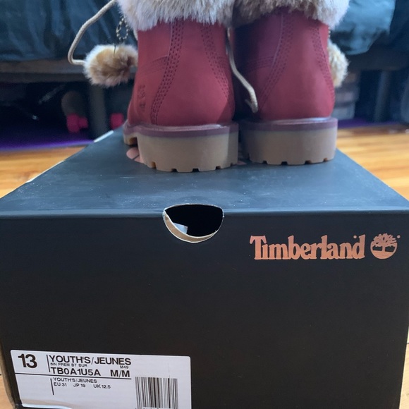 X SOLD X
Maroon timberland- kids size 13 - Picture 2 of 5